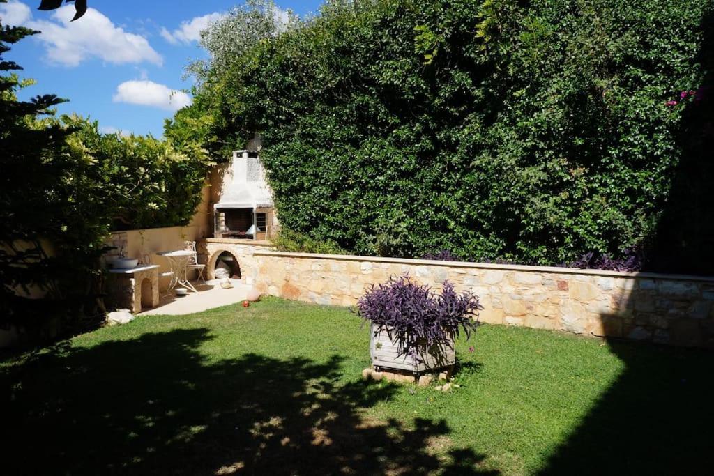 Apartment With A Garden, Bbq, Swimming Pool And Jacuzzi Dhráfi Extérieur photo