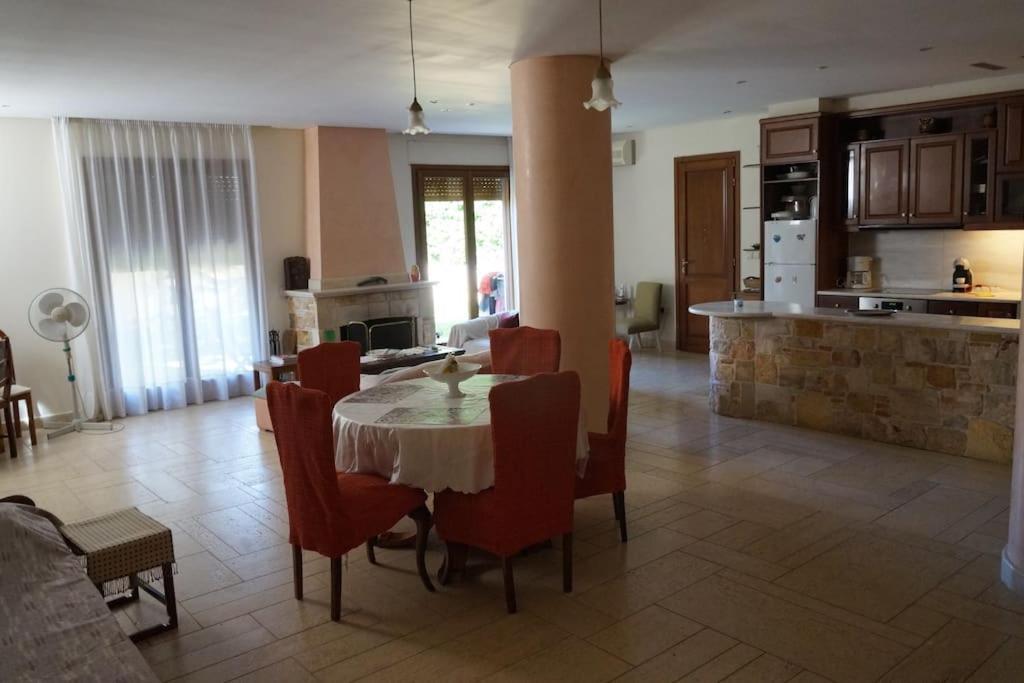 Apartment With A Garden, Bbq, Swimming Pool And Jacuzzi Dhráfi Extérieur photo
