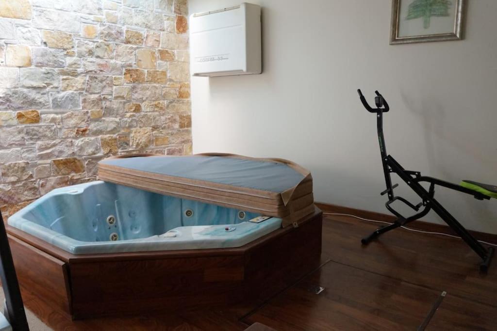 Apartment With A Garden, Bbq, Swimming Pool And Jacuzzi Dhráfi Extérieur photo