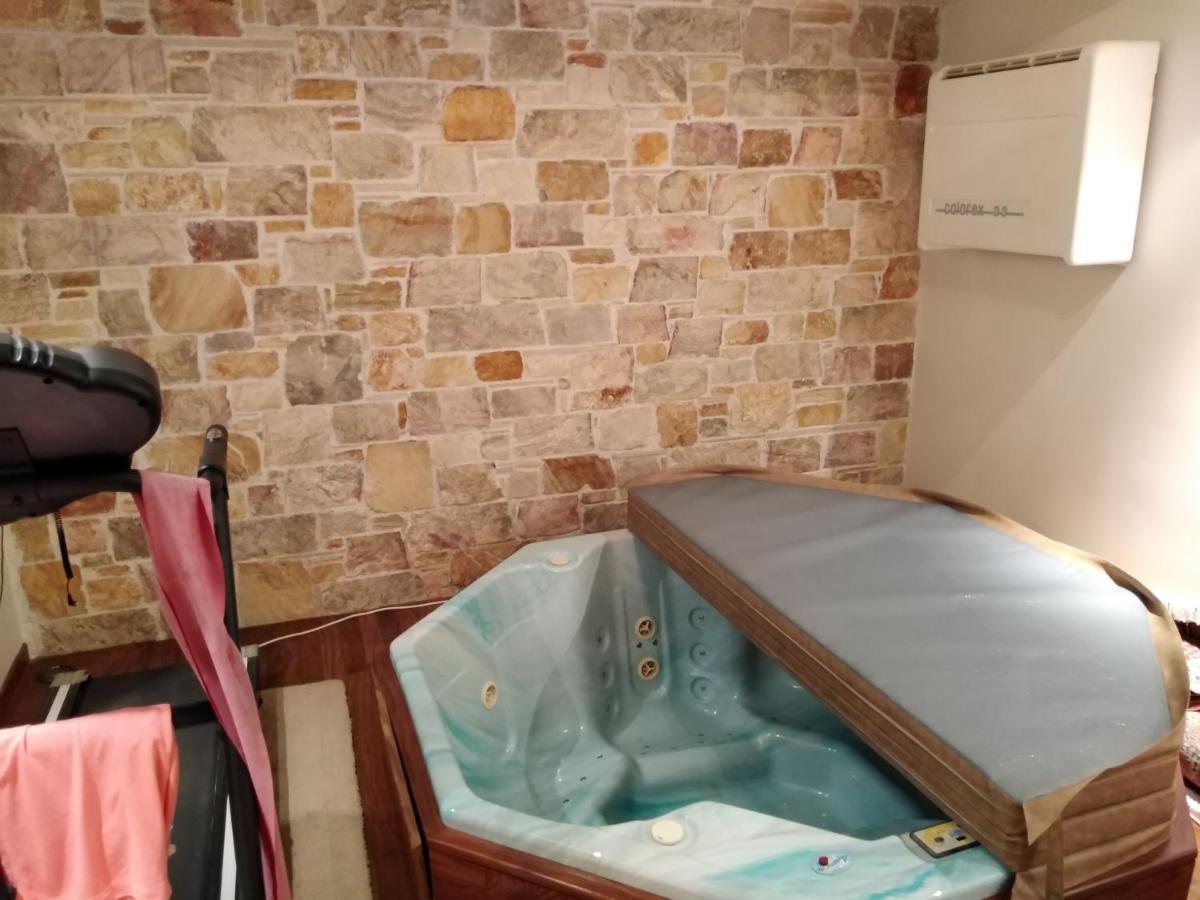 Apartment With A Garden, Bbq, Swimming Pool And Jacuzzi Dhráfi Extérieur photo